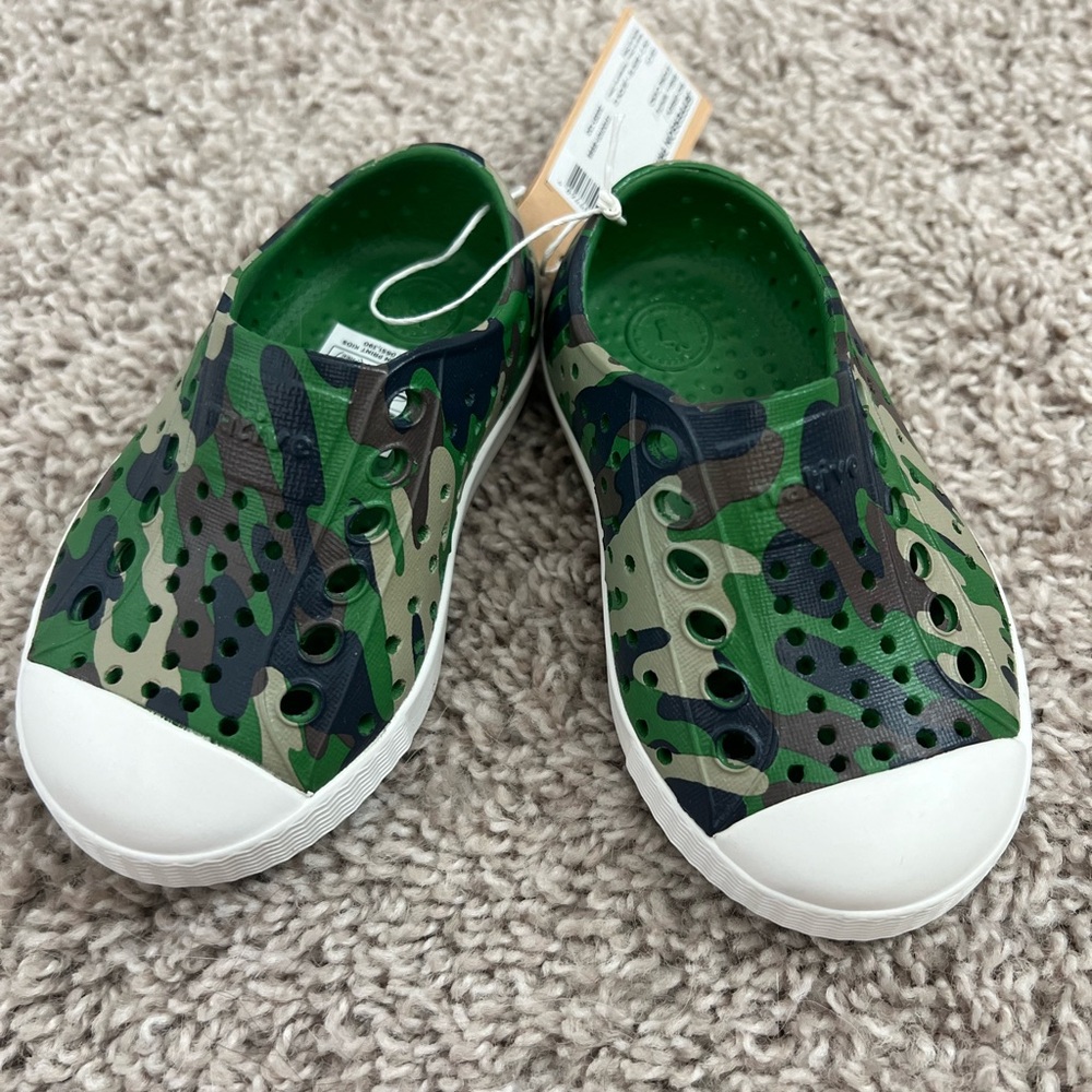 Toddler Native Jefferson Size 4 NWT